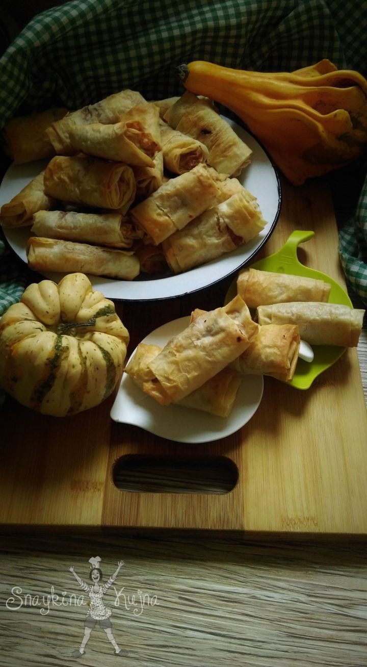 Pitice sa pečenom bundevom, fetom i karamelizovanim lukom