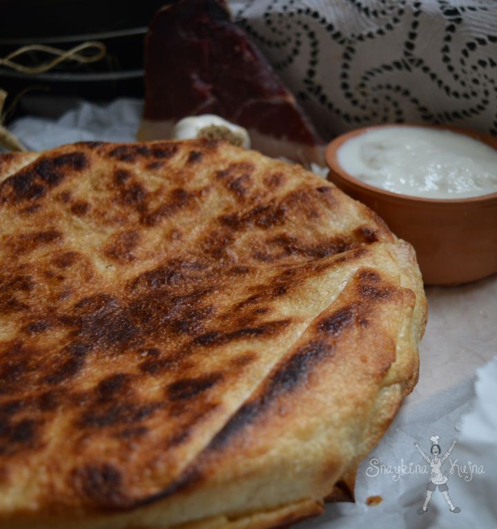 Burek sa sirom kao iz pekare